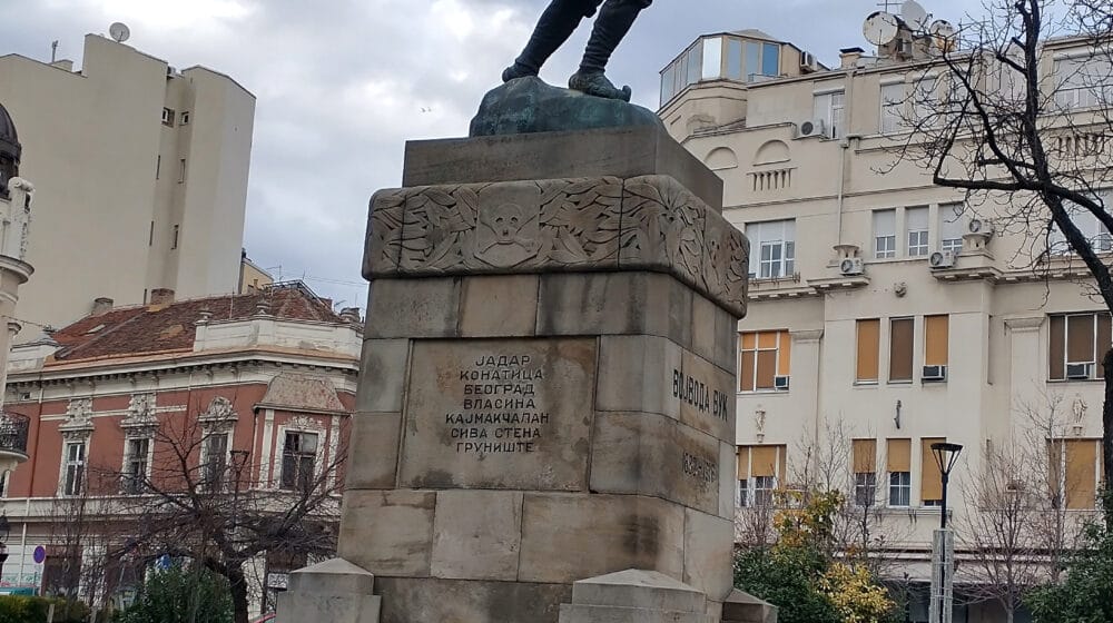 Jadar na spomeniku Vojvodi Vuku 1