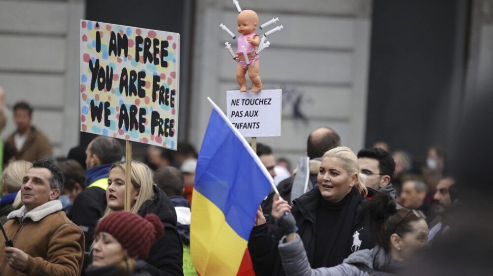 Hiljade ljudi protestuje u Briselu protiv kovid restrikcija 1