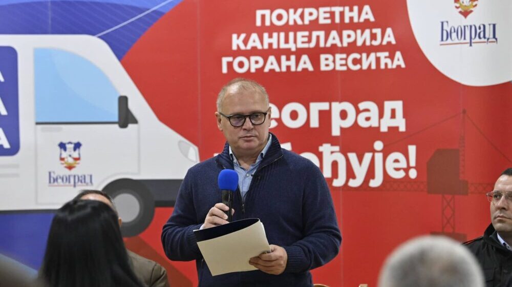 Vesić pokretnom kancelarijom obišao naselje Dudovice 1