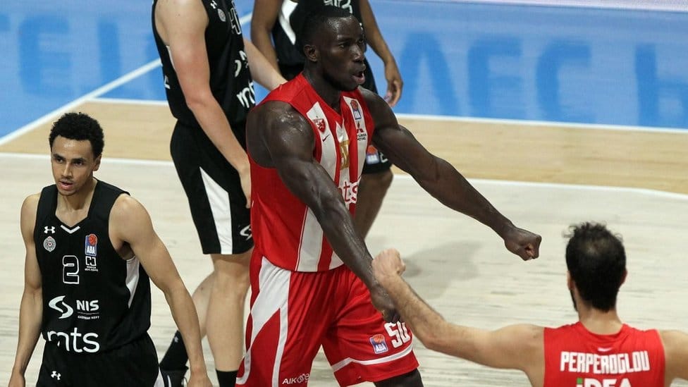 Srbija i sport: „Oni koji su zdravi, ti su i šampioni" - da li su vrhunski sportisti sinonim za zdravlje 3 Majkl Odžo u dresu Crvene zvezde