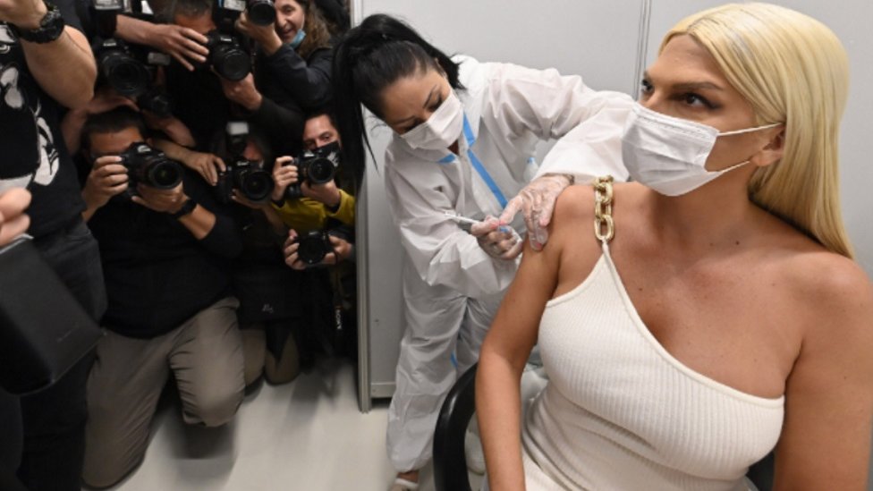 Doček Nove godine, Srbija i region: Od koncerata, preko performansa i zabrana, do lutrije - koje su mere na snazi 3 Jelena Karleuša