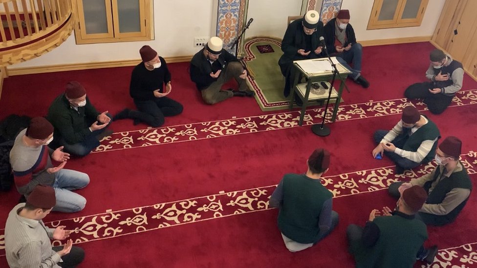 Balkan, religija i islam: Kako žive derviši u Bosni i Hercegovini i zašto su odabrali taj put 8 Derviši tokom obreda - zikra u Sarajevu