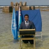 Klimatske promene: Ministar ostvrske zemlje Tuvalu iz vode poslao simboličnu poruku 6