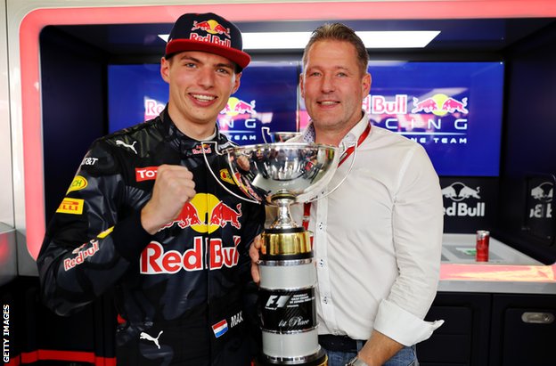 Formula 1 i Maks Verštapen: Maks Verštapen - kako je rastao novi svetski šampion 5 Max Verstappen with father Jos, pictured after his Spanish Grand Prix win in 2016