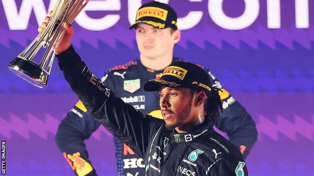 Formula 1 i Maks Verštapen: Maks Verštapen - kako je rastao novi svetski šampion 6 Lewis Hamilton celebrates victory at the Saudi Arabian Grand Prix, with Max Verstappen behind