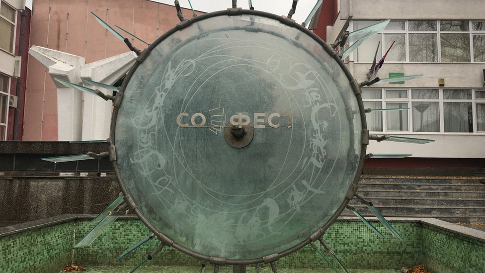 Srbija i politika: Živorad Milosavljević i 32 godine vladavine u Sopotu - „kako da pobediš Žiku, kad zna ko koliko svinja ima u štali" 6 SOFEST se od 1972. godine održava u Sopotu