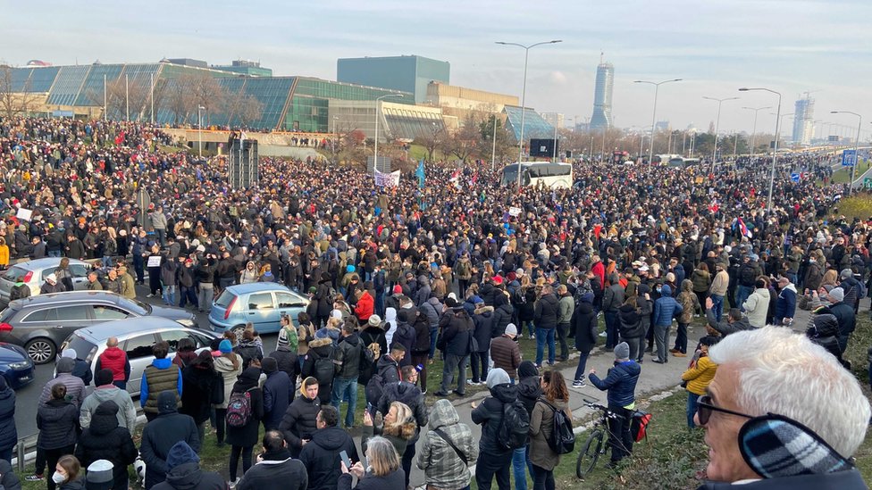 Pravo, politika i protesti u Srbiji: Koje zakone Vučić nije potpisao i zašto 2 123