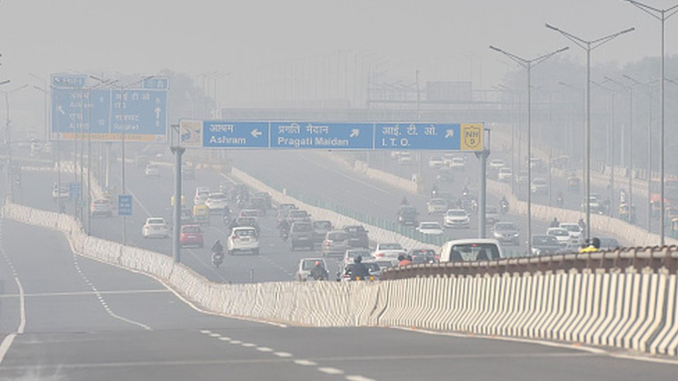 Ekologija i Indija: U Delhiju vazduh zagađeniji unutra nego napolju 2 A view near Yamuna Bank during heavy smog conditions, on November 27, 2021