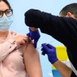 Korona virus: U Srbiji preminula još jedna porodilja zaražena kovidom - nijedan soj se ne širi brzo kao omikron, kažu iz SZO 2
