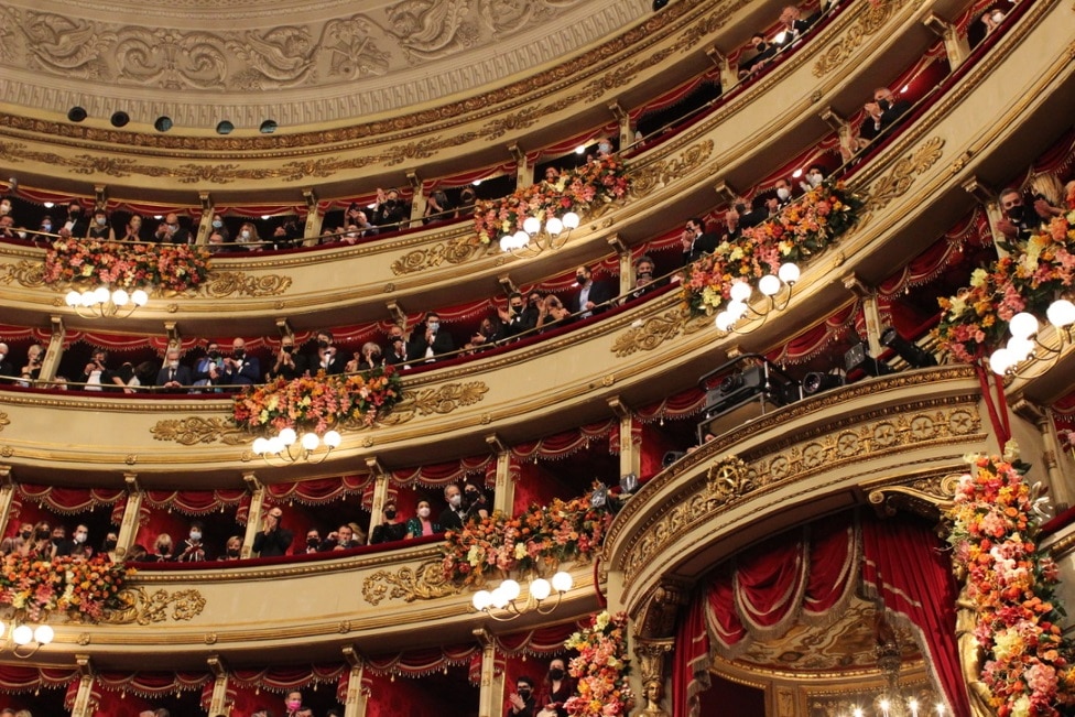 Italija i muzika: Na premijeri Verdijeve opere u milanskoj Skali sa Đorđom Armanijem 1 milanska skala
