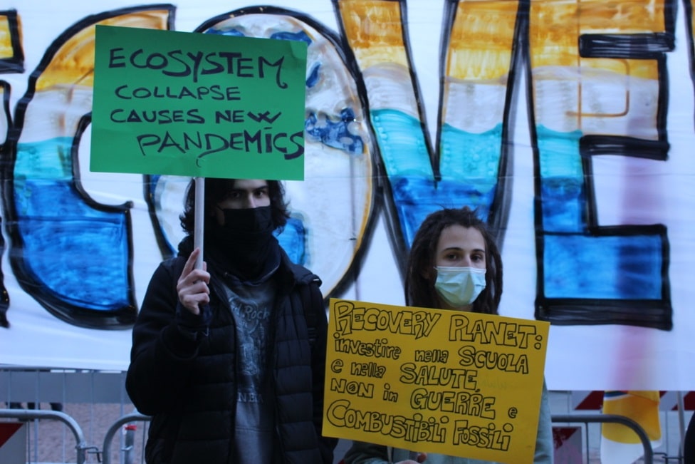 Italija i muzika: Na premijeri Verdijeve opere u milanskoj Skali sa Đorđom Armanijem 19 Italija, protest