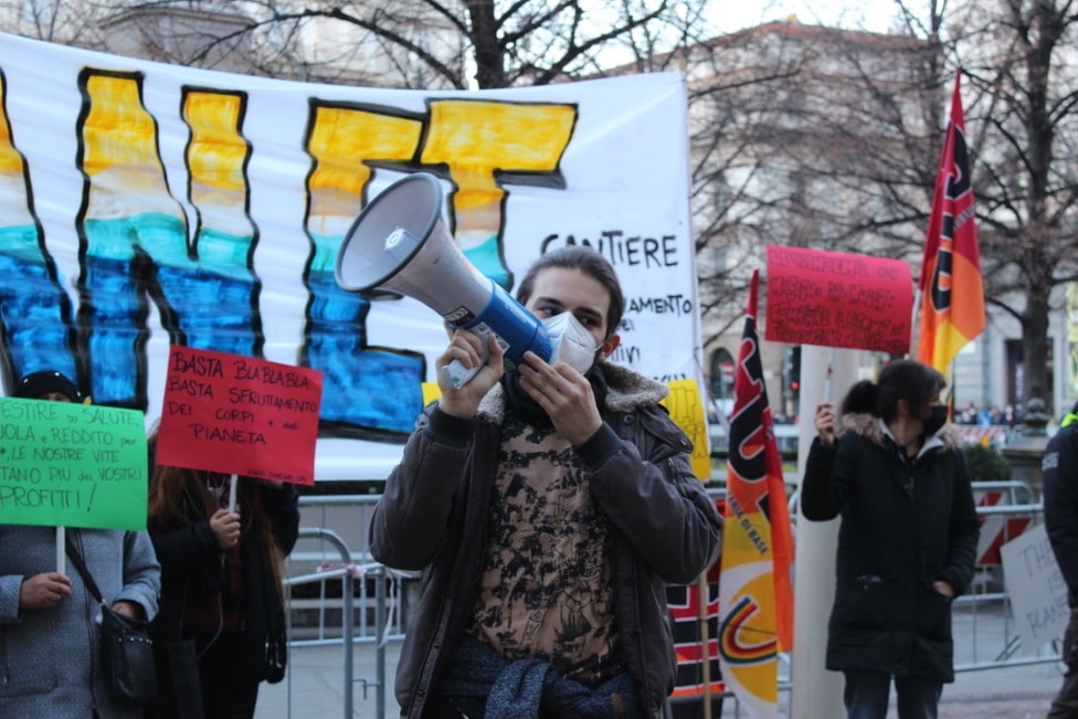Italija i muzika: Na premijeri Verdijeve opere u milanskoj Skali sa Đorđom Armanijem 17 Italija, protest