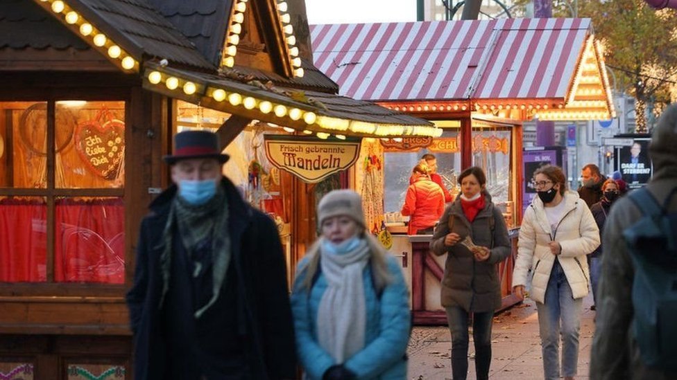 Korona virus: Epidemiolozi u Srbiji protiv organizovanih dočeka Nove godine, Holandija zaključana, u Londonu vanredna situacija 1 nogovodišnji pazar