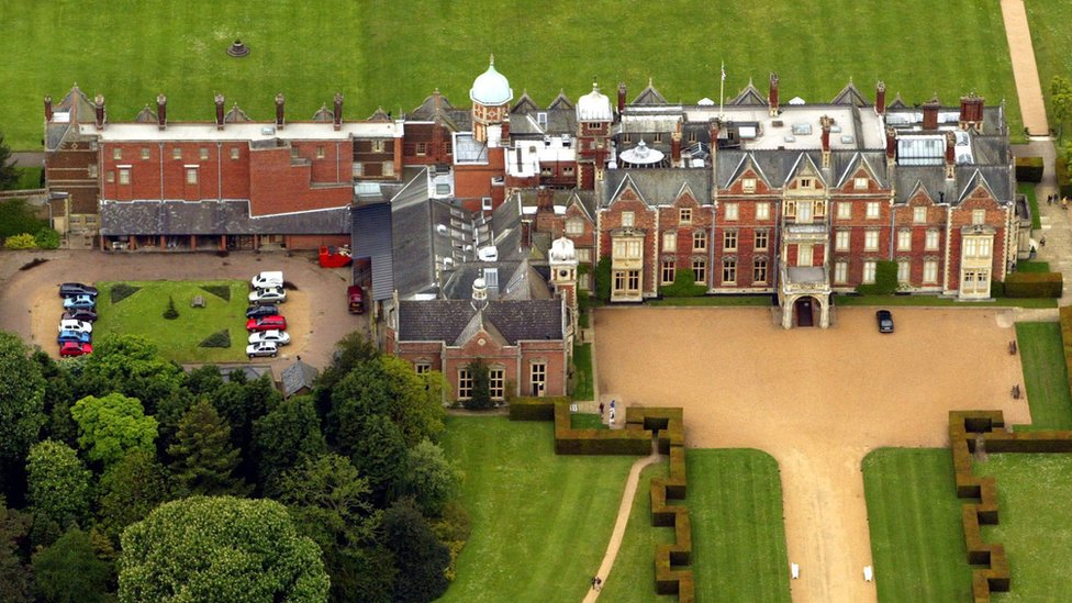 Kraljevska porodica, Velika Britanija i kovid-19: Kraljica otkazala božićnu proslavu u Sandringemu 2 Sandringham