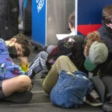 Korona virus: Hiljade ljudi dočekale Božić na aerodromima, Evropa pravi bedem protiv omikrona 6