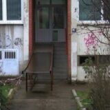 Diskriminacija i Srbija: Zašto je uklonjena rampa za dečaka sa cerebralnom paralizom u zgradi u Boru 6