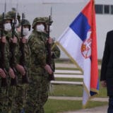 Vučić se zabrojao, nijedna cifra o platama u vojsci mu nije tačna 10