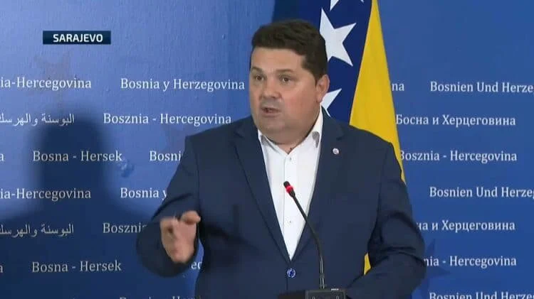 Vučićev SNS sklopio pakt sa “Crvenim kombijem” 1