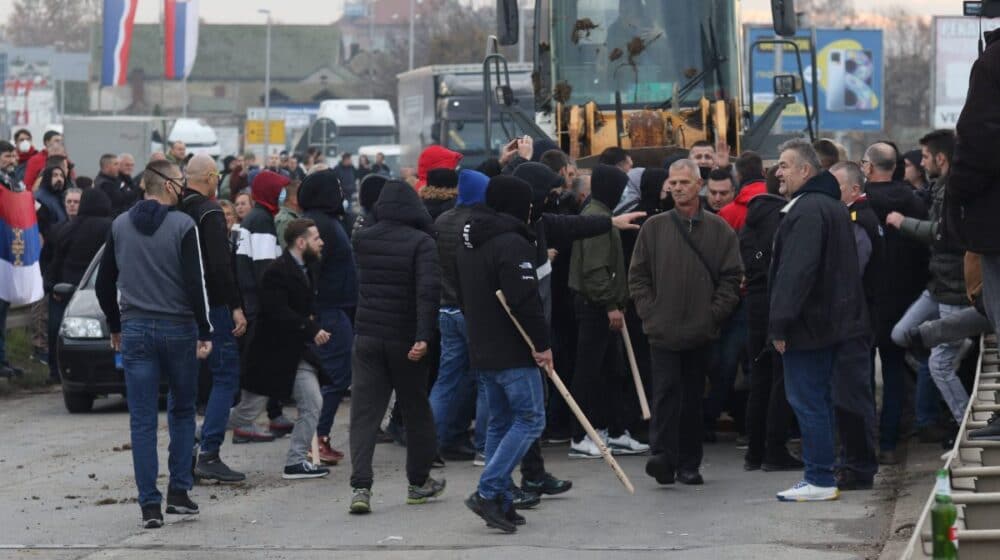 Policija podstiče građanski rat i sukob 1