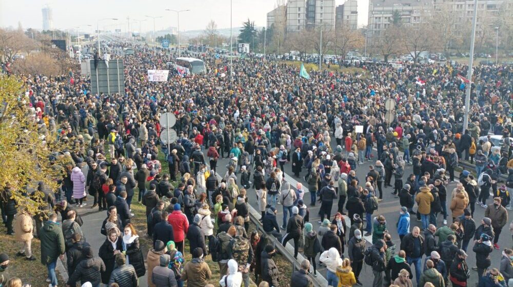 Novinar FoNeta dao iskaz o napadu tokom izveštavanja sa protesta 1