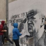 Skinut kreč sa murala sa likom Ratka Mladića u Njegoševoj ulici u Beogradu 4