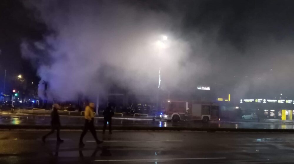 Eksplozija na Novom Beogradu, zapalio se restoran Košnica 1