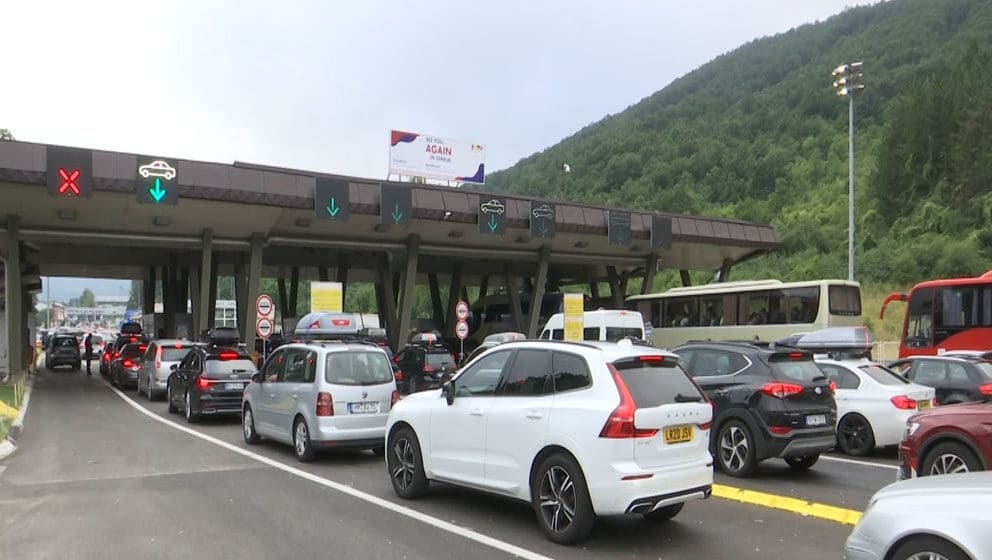 Putevi Srbije: Na prelazima Gradina i Preševo automobili čekaju sat vremena da izađu iz Srbije 1
