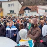 Na blokadi u Užicu otet mobilni telefon novinaru Danasa (FOTO/VIDEO) 14