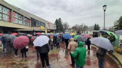 Protestna tribina Novog optimizma Novi optimizam: Nemamo državu, ugašena je batinaškim nasiljem 2