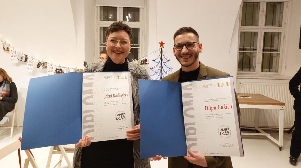 Jelena Radivojević (KRIK) i Filip Lukić (N1) dobitnici nagrade Novosadske novinarske škole 1
