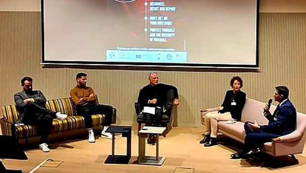 Smeju nam se zbog Obradovića 1