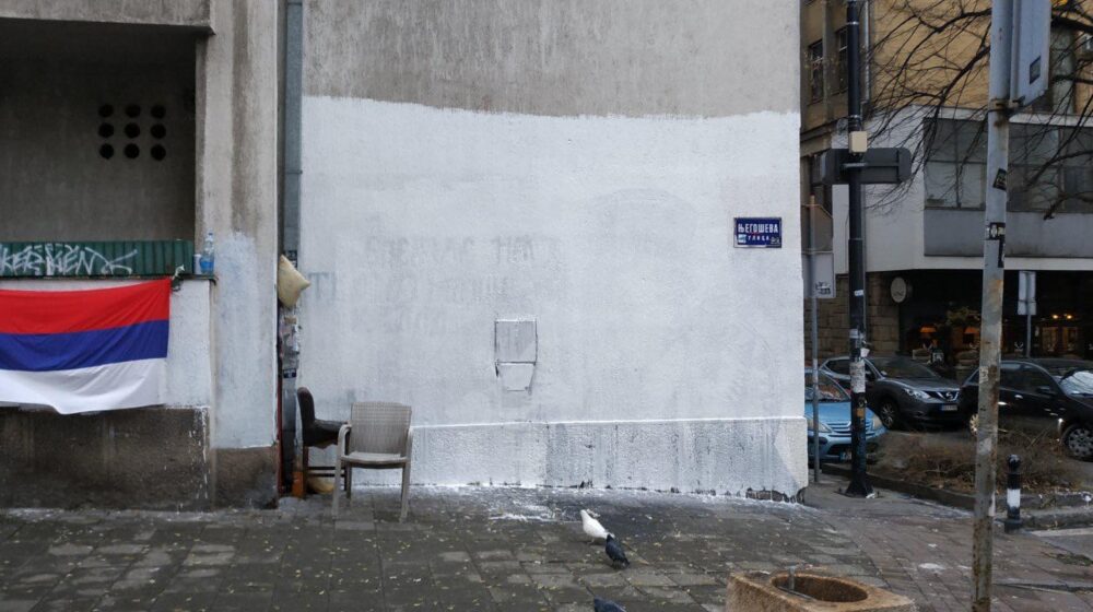 Opština Vračar prekrečila mural Ratku Mladiću u Njegoševoj 1