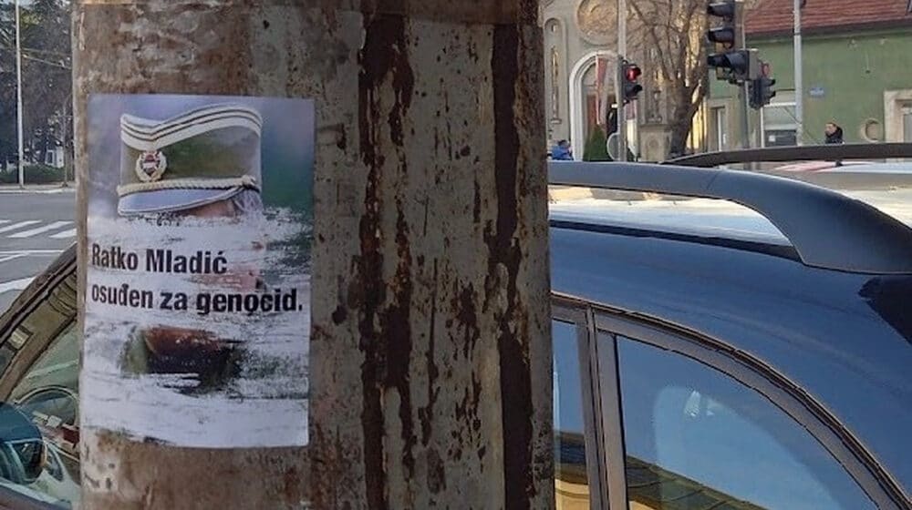 Nalepnice "Ratko Mladić osuđen za genocid" osvanule i u Nišu 1