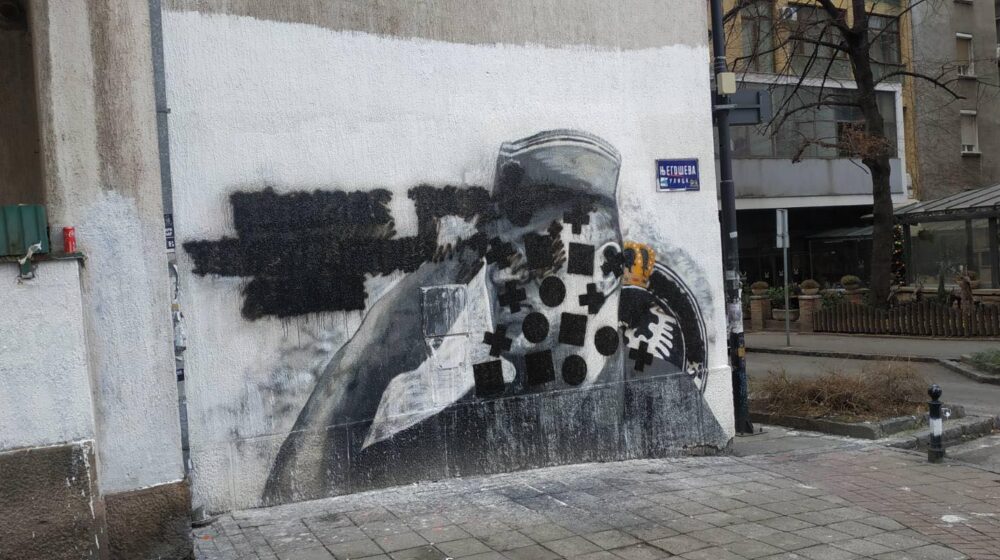 Prekrečeni murali Ratku Mladiću i Dragoljubu Mihailoviću u Beogradu 1