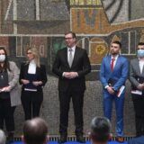 Vučić uručio ugovore o radu najboljim diplomcima medicinskih fakulteta i srednjih medicinskih škola 3