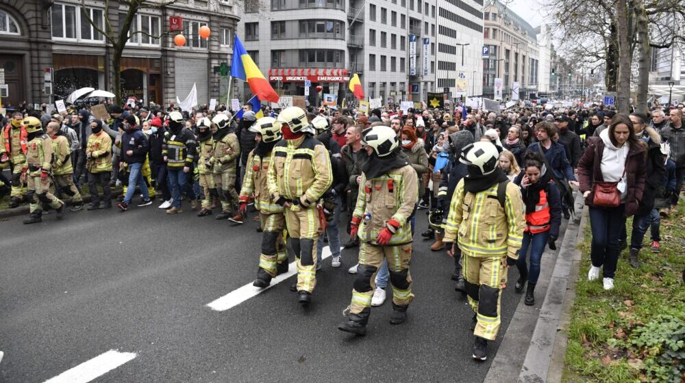 Stotine u protestu zbog kovid restrikcija u Belgiji 1