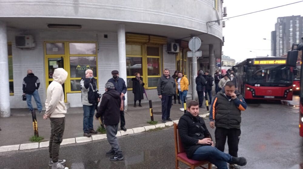Blokada puta zbog rušenja pekare na Konjarniku, ima povređenih 1