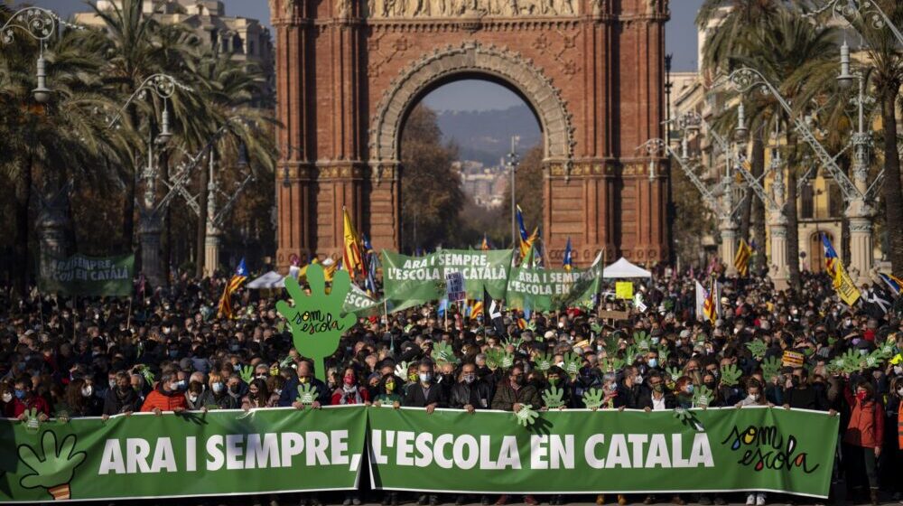 Katalonci protestovali u Barseloni protiv odluke suda da se u školama predaje na španskom 1
