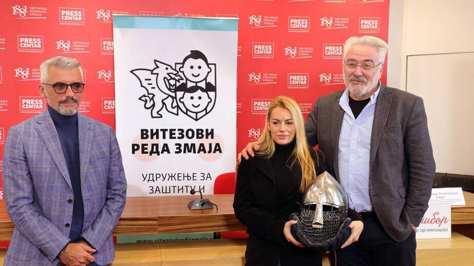 Predstavljen pokret "Vitezovi reda zmaja", Nestorović ne isključuje mogućnost ulaska u politiku 2 Predstavljen pokret "Vitezovi reda zmaja", Nestorović ne isključuje mogućnost ulaska u politiku 2