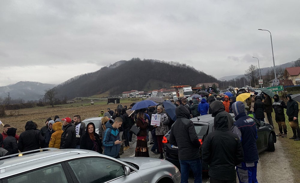 Demonstrante kod Požege snimao policajac u civilu 2 Demonstrante kod Požege snimao policajac u civilu 2