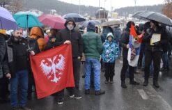 Blokada u Užicu_Foto_Nenad Kovačević (10) Među demonstrantima u Užicu i protivnici nošenja zaštitnih maski (FOTO/VIDEO) 8