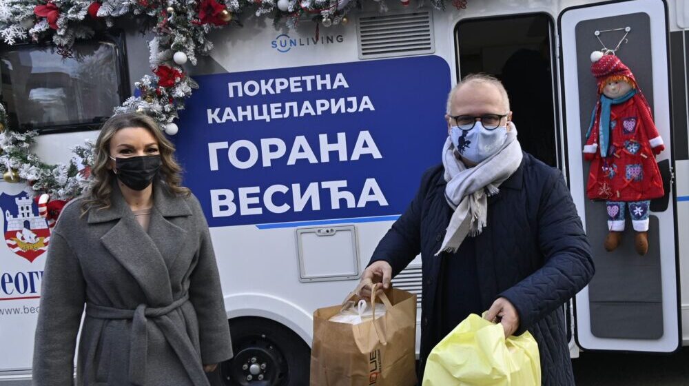 Vesić uručio novogodišnji ručak za korisnike i zaposlene Prihvatilišta za odrasla i stara lica 1