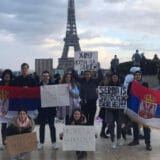Ljudi u Parizu podržali proteste u Srbiji 1