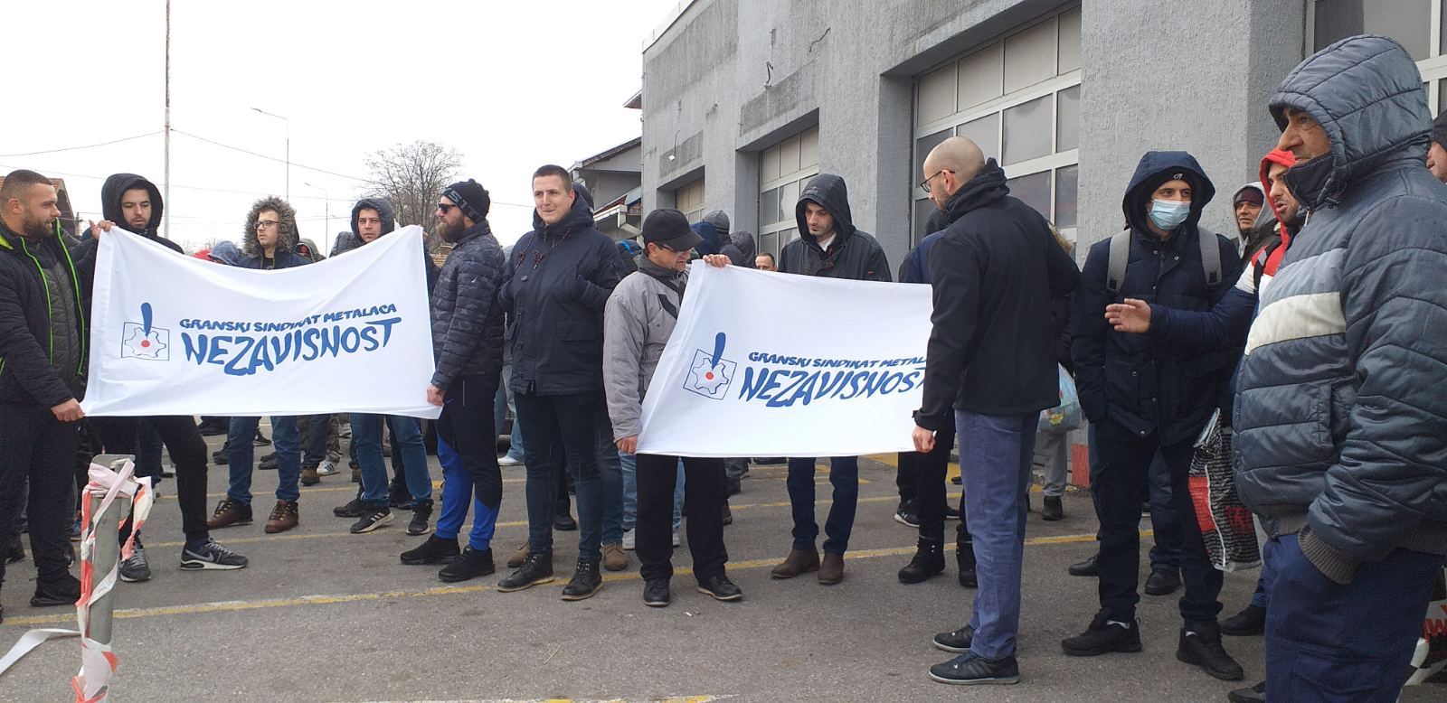 Protestno okupljanje članova Sindikata "Nezavisnost" Kompanije "Tigar Tajers" u Pirotu 2