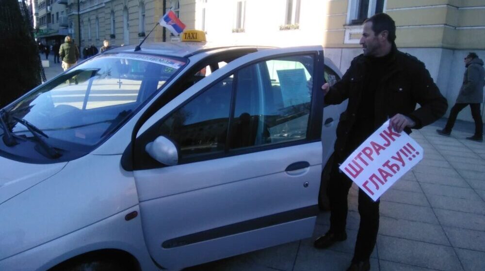 Užice: Taksista prekinuo štrajk glađu posle šest dana, postignut dogovor sa gradskim vlastima 1
