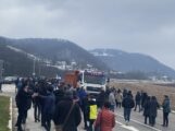 Blokada Pesak Blokade puteva širom Srbije, zabeleženo više incidenata (FOTO/VIDEO) 55