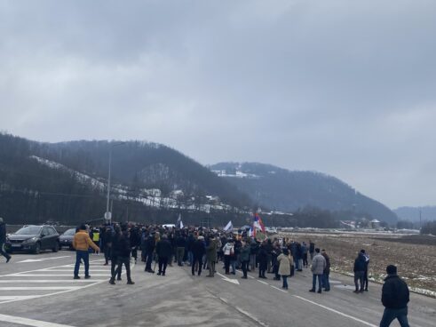 Blokade puteva širom Srbije, zabeleženo više incidenata (FOTO/VIDEO) 56