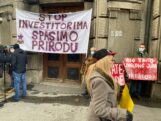 Protest ispred Vlade Protest ispred Vlade: Vučić ima rok do Božića da kaže Rio Tintu marš iz Srbije (FOTO) 4