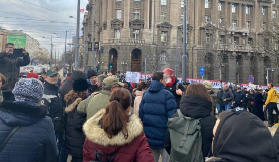 Protest ispred Vlade: Vučić ima rok do Božića da kaže Rio Tintu marš iz Srbije (FOTO) 1