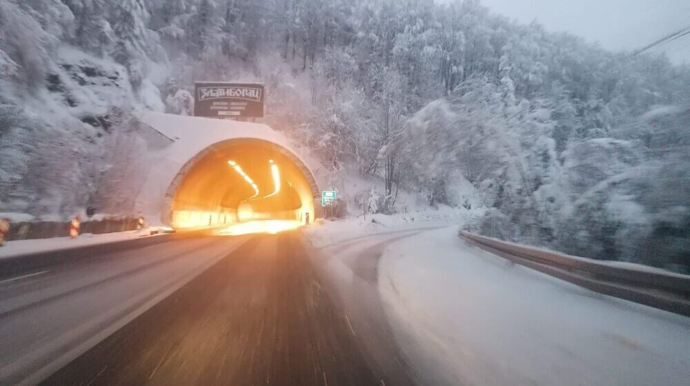 Momirović: Putari uspeli da očiste sve prioritetne puteve, saobraćaj se odvija 1